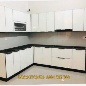 Mẫu tủ bếp inox cánh kính 35