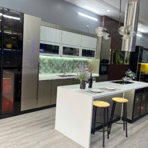 Mẫu tủ bếp inox cánh kính 45