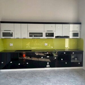 Mẫu tủ bếp inox cánh kính 10