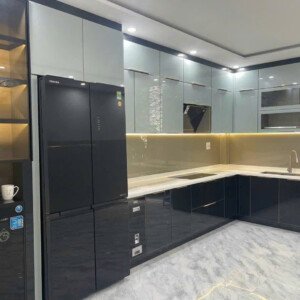 Mẫu tủ bếp inox cánh kính 01