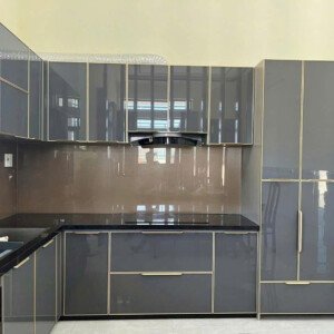 Mẫu tủ bếp inox cánh kính 37
