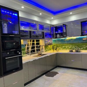 Mẫu tủ bếp inox cánh kính 07