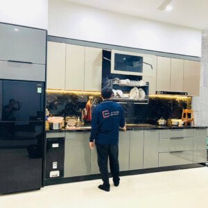 Mẫu tủ bếp inox cánh kính 05