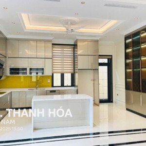 Tủ bếp inox cánh kính thi công thực tế 2025