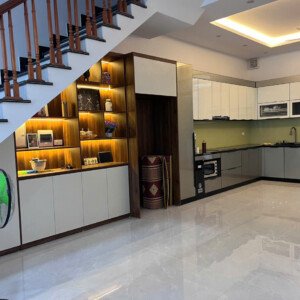 Mẫu tủ bếp inox cánh kính 18